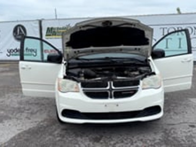 2013-dodge-grand-caravan-sxt-image-9