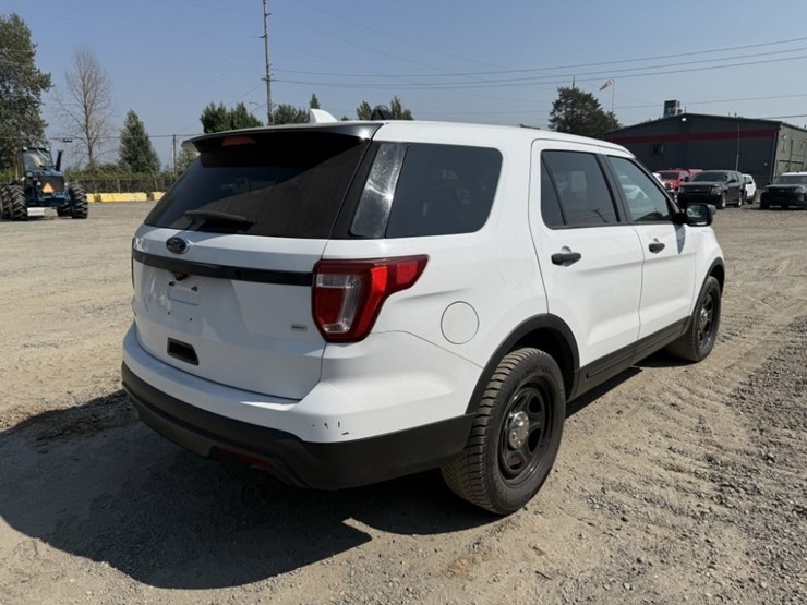 2016-ford-explorer-image-4