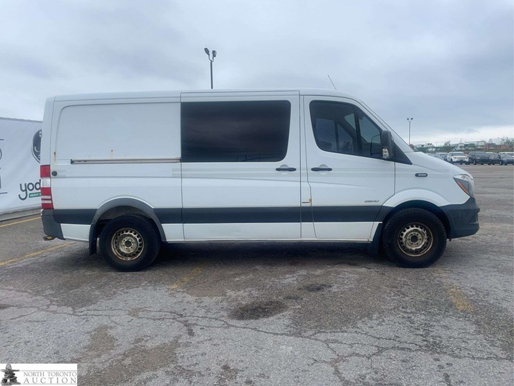 2015-mercedes-benz-sprinter-2500-image-4