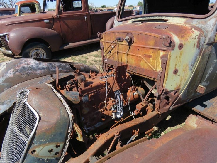 1933-4-dodge-humpback-panel-truck-image-4