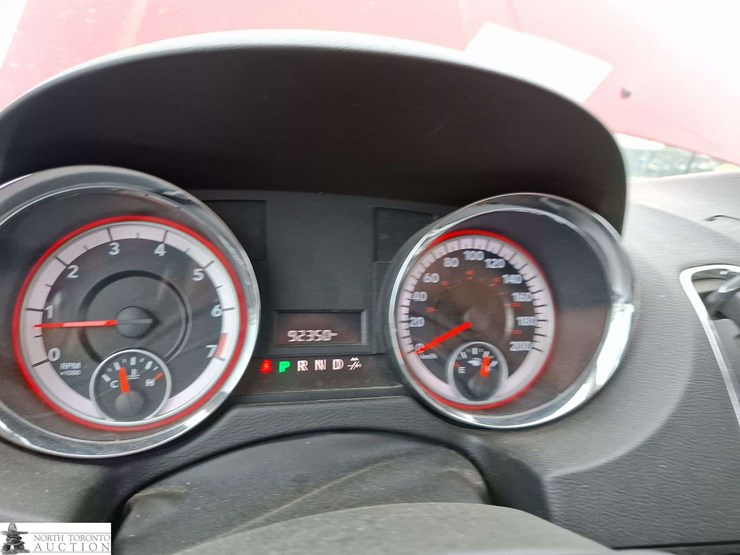 2013-dodge-grand-caravan-image-12