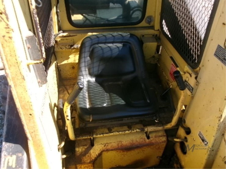 new-holland-l555-image-12