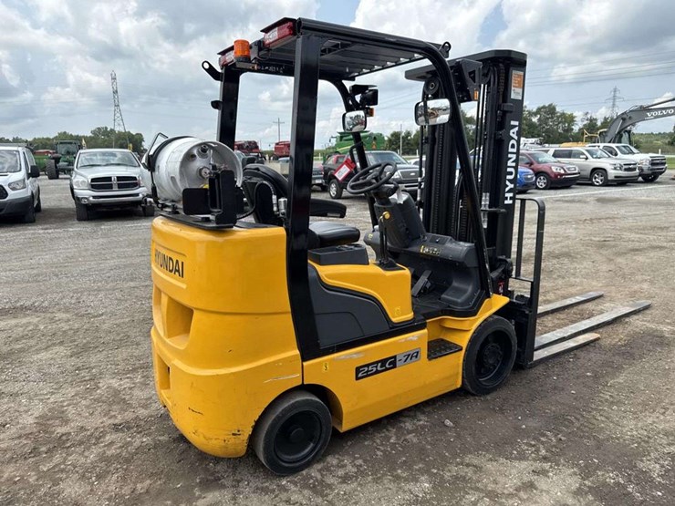 2021-hyundai-25lc-7a-image-3