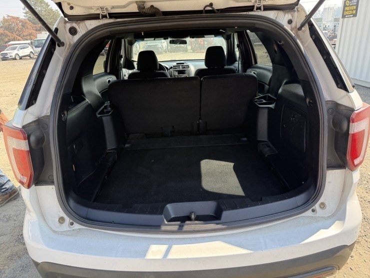 2016-ford-explorer-image-14