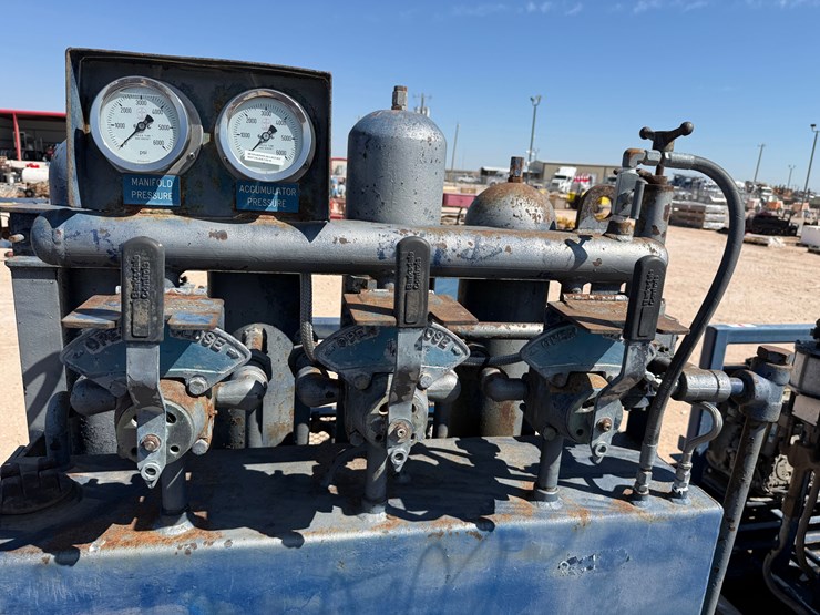meyers-3-station-4-bottle-diesel-powered-accumulator-closing-unit,-skidded-image-4