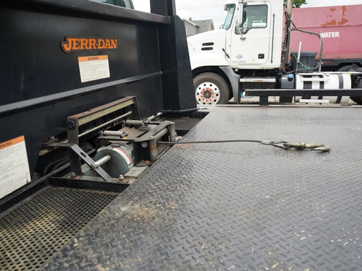 2017-ford-f650-image-13