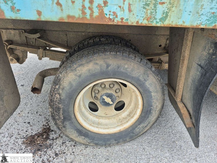 1995-chevrolet-3500-image-23