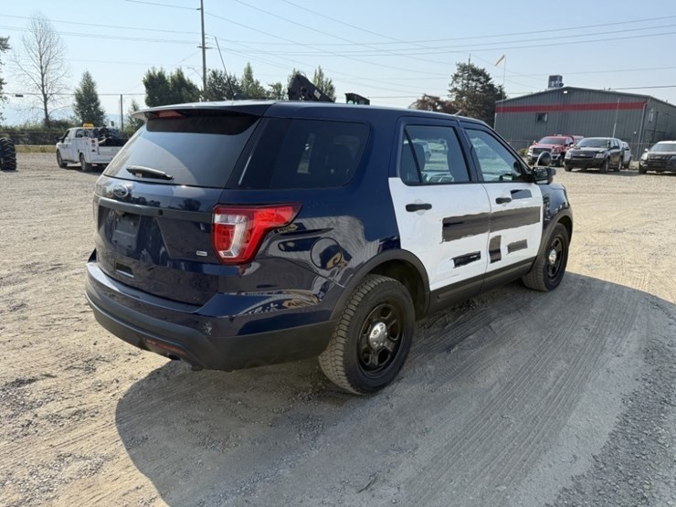 2017-ford-explorer-image-4