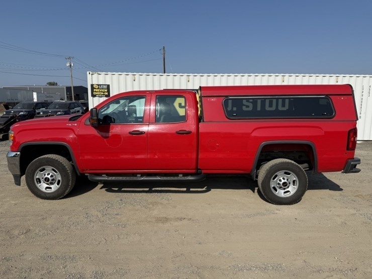 2016-gmc-sierra-2500-crew-cab-4x4-pickup-image-7