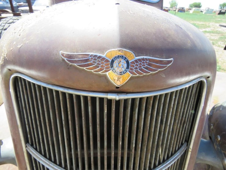 1935-dodge-tudor-sedan-image-3