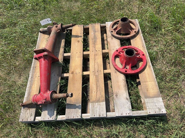 (2)-farmall-front-pedestals-and-(2)-hubs-image-1