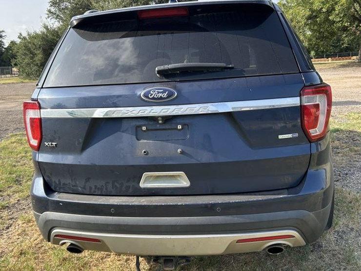 2016-ford-explorer-xlt-image-5