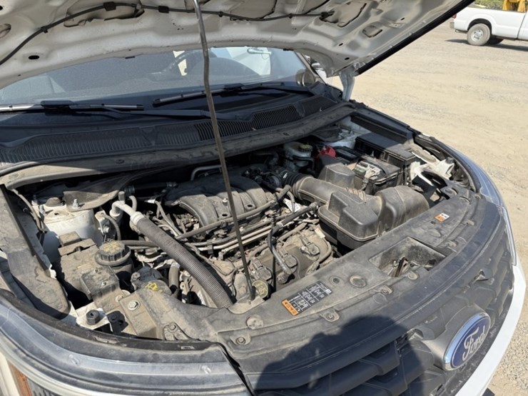 2016-ford-explorer-image-16