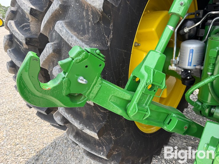 2025-john-deere-8r-370-image-19