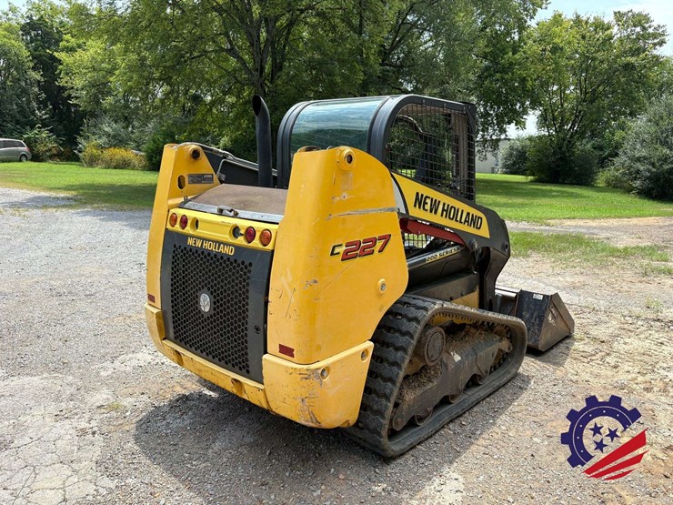new-holland-c227-image-4
