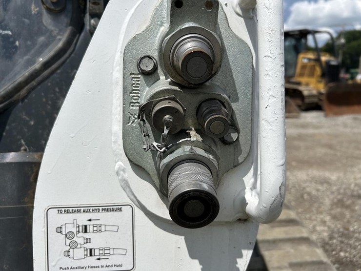 2022-bobcat-t770-image-11