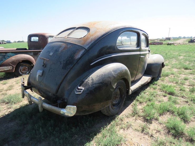 1940-ford-tudor-deluxe-sedan-image-6
