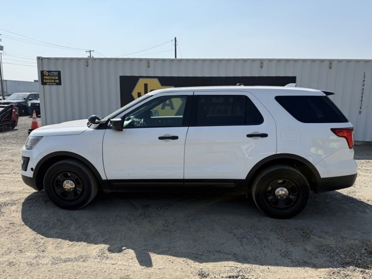 2016-ford-explorer-image-7