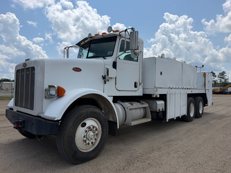 2008-peterbilt-365-image-2
