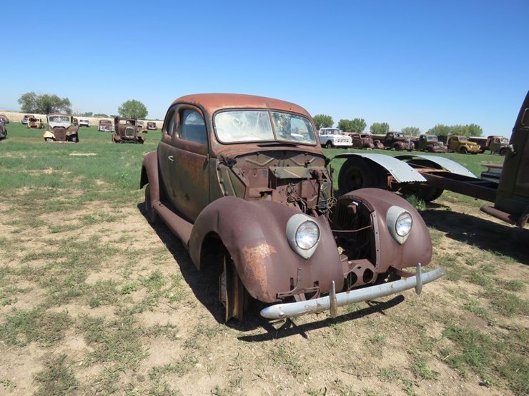 1937-ford-coupe-image-1