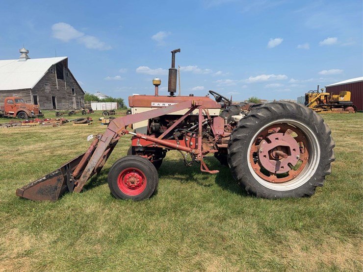 farmall-340-gas-with-loader-image-2