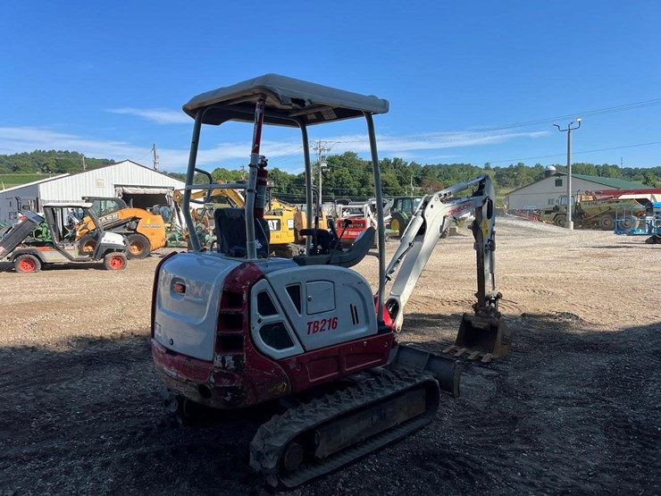 2017-takeuchi-tb216-image-6