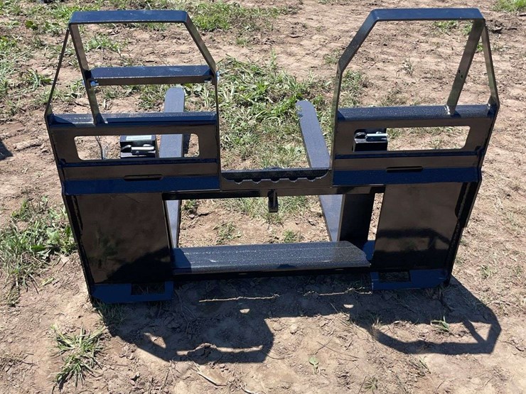 agrotk-skid-steer-pallet-forks.-image-2