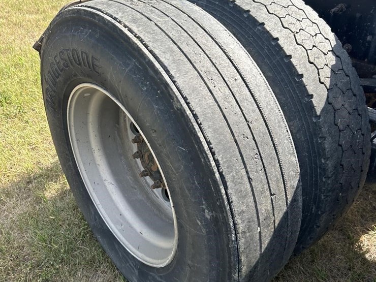 2012-volvo-vnl64t670-image-47