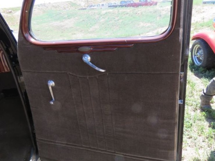 beautiful-1937-ford-coupe-image-12