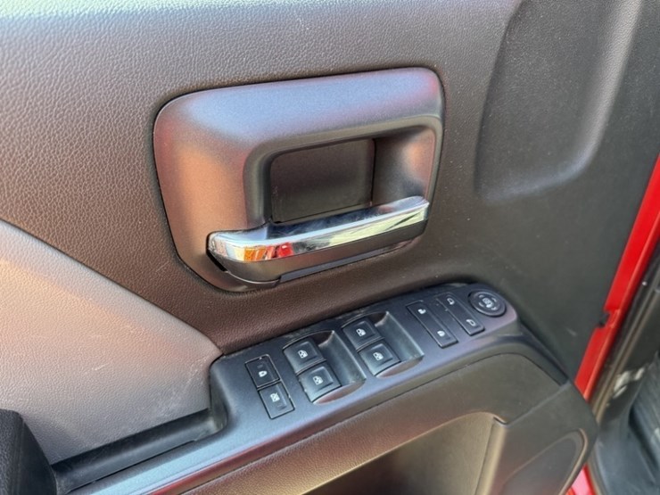 2016-gmc-sierra-2500-crew-cab-4x4-pickup-image-21