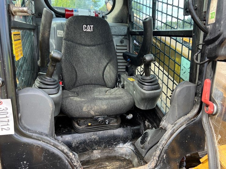 2017-caterpillar-262d-image-19