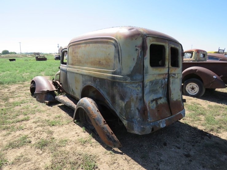 1933-4-dodge-humpback-panel-truck-image-6