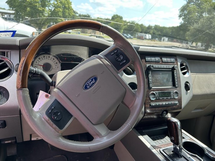 2009-ford-expedition-limited-image-10