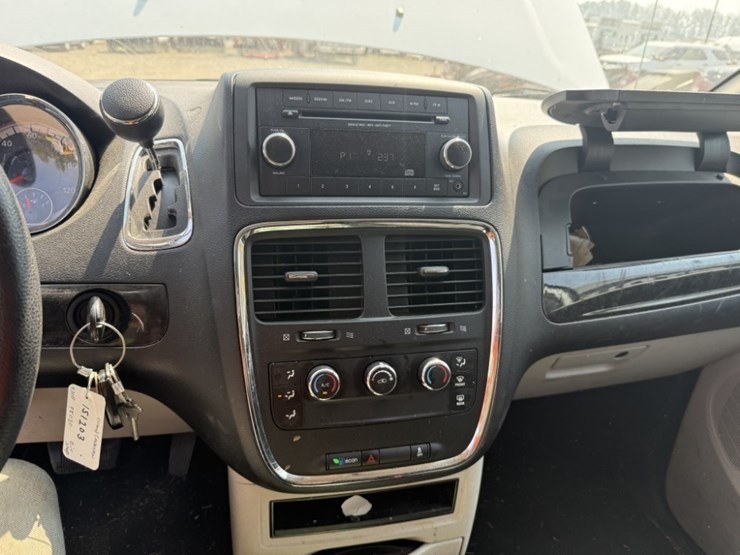 2015-dodge-grand-caravan-image-22
