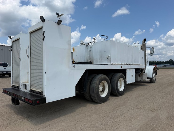 2008-peterbilt-365-image-4