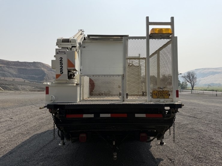 2002-freightliner-fl70-image-4