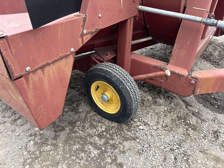 new-holland-f62b-image-9