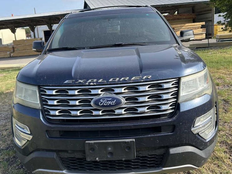 2016-ford-explorer-xlt-image-2