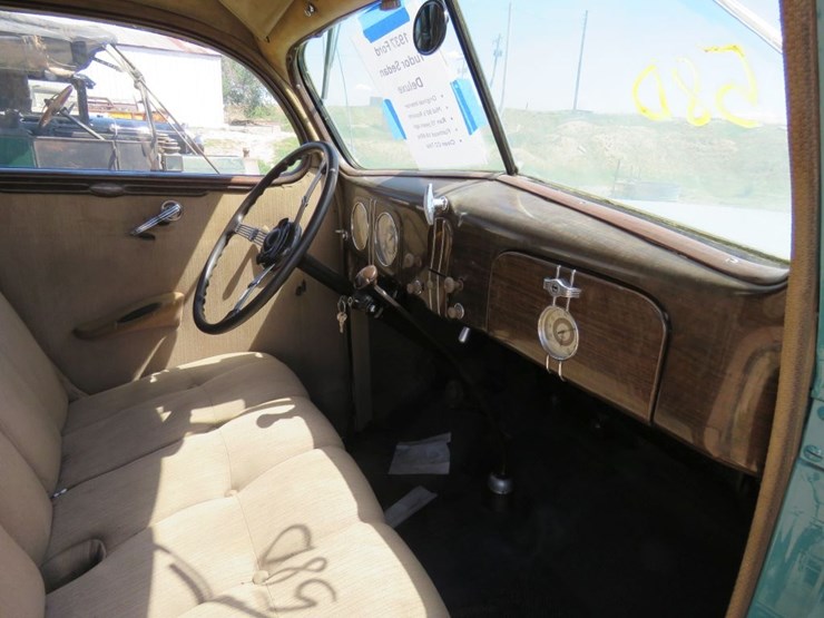 1937-ford-tudor-deluxe-sedan-image-13