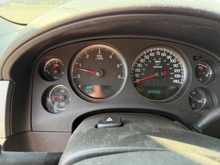 2013-chevrolet-tahoe-image-25