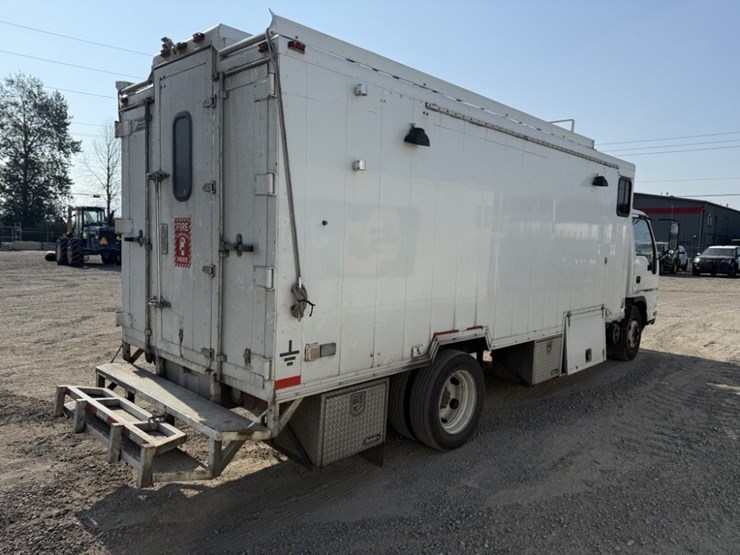 2007-gmc-w5500hd-image-4