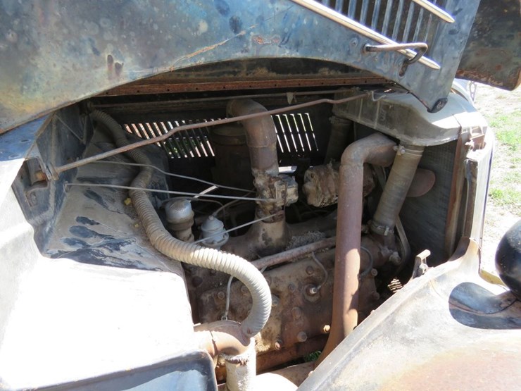 1936-ford-tudor-humpback-sedan-image-10