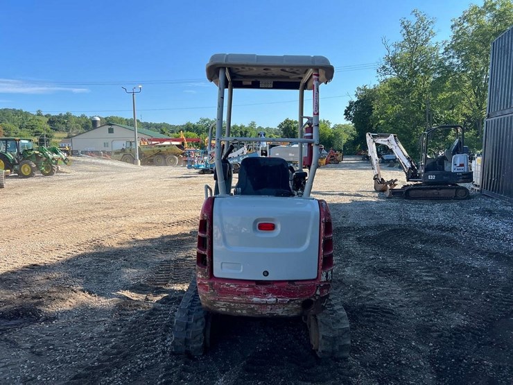 2017-takeuchi-tb216-image-5