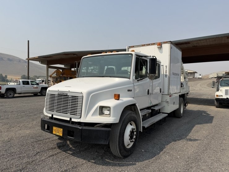 2002-freightliner-fl70-image-1
