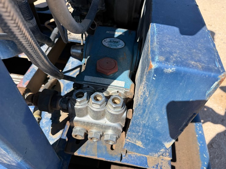 meyers-3-station-4-bottle-diesel-powered-accumulator-closing-unit,-skidded-image-11