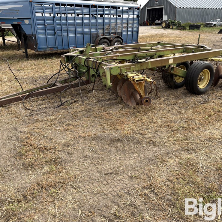 JOHN DEERE T0330