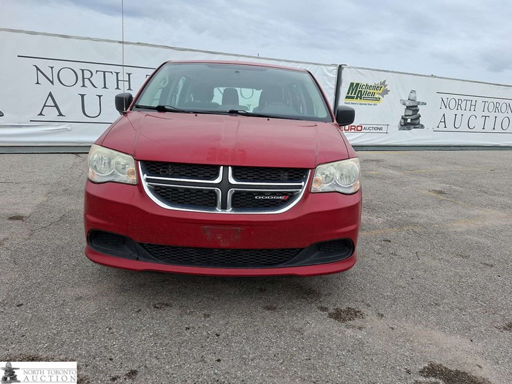 2013-dodge-grand-caravan-image-2