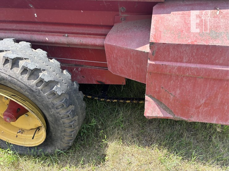 new-holland-680-image-8