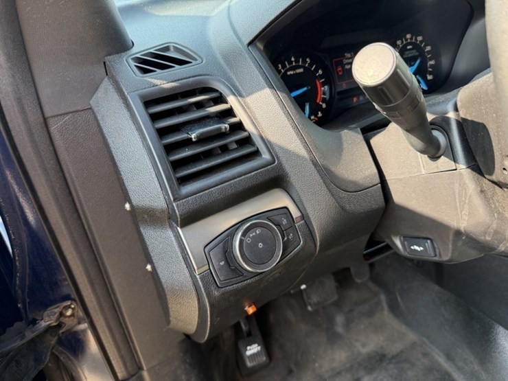 2017-ford-explorer-image-24
