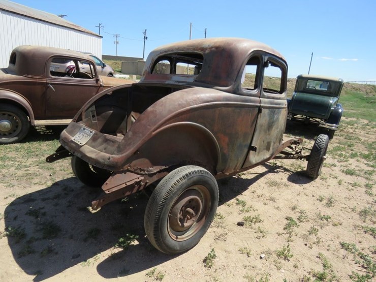 1933-ford-5-window-coupe-image-9